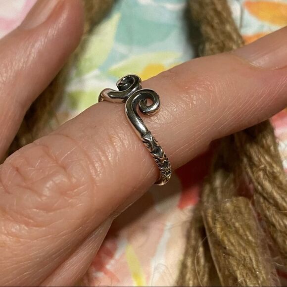 Sterling Silver Spiral Toe Ring Midi Ring - Picture 3 of 4